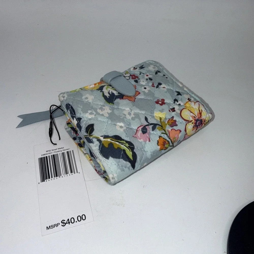 Vera Bradley RFID small Wallet In Floating Garden Pattern - Picture 1 of 7